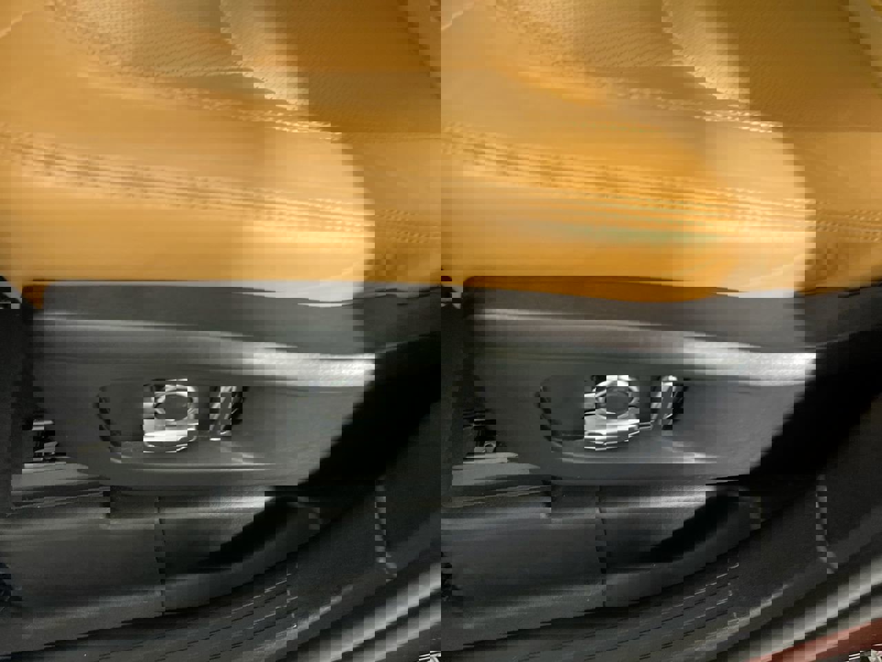 Used 2023 Land Rover Defender 130 SE AWD/4WD image 13