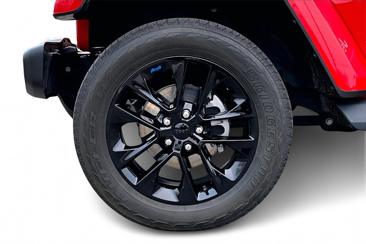 Used 2023 Jeep Wrangler Unlimited Sahara w/ Cold Weather Group image 31