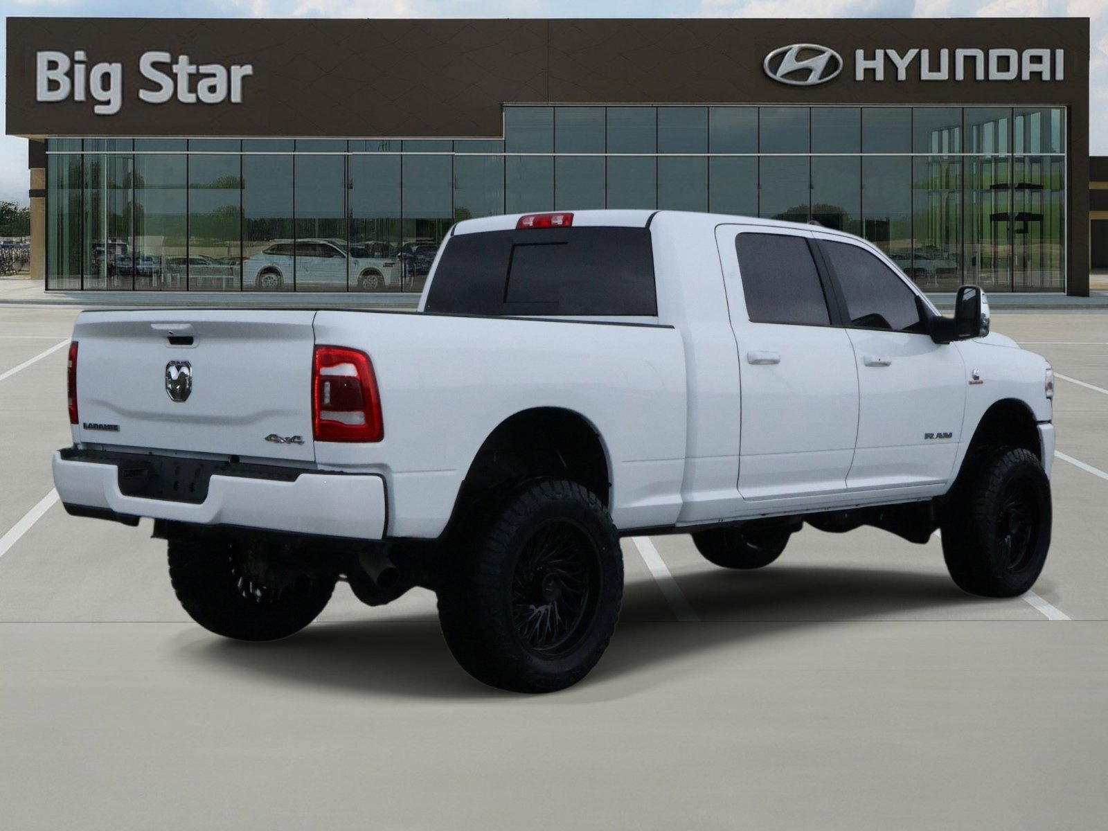 Used 2024 RAM 2500 Laramie w/ Sport Appearance Package AWD/4WD image 4