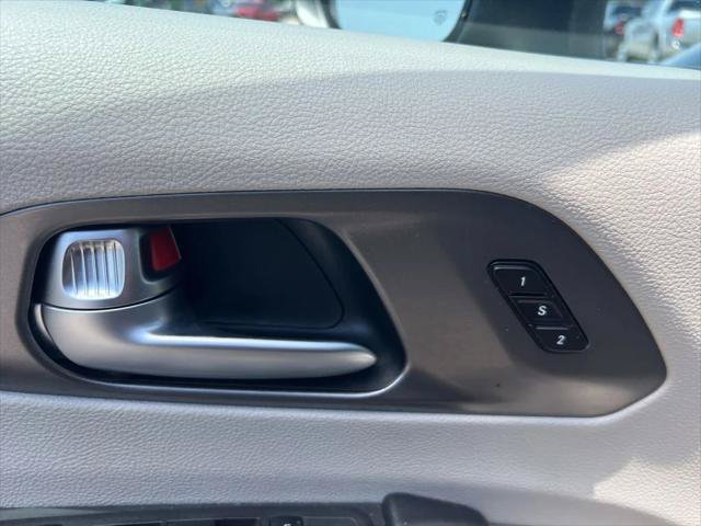 Certified 2023 Chrysler Pacifica Touring-L FWD image 51