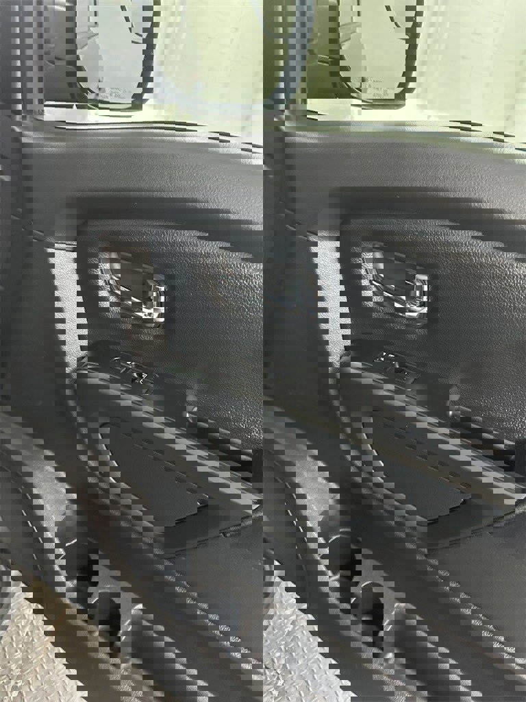 Used 2019 Nissan Titan SV w/ SV Convenience Package image 33