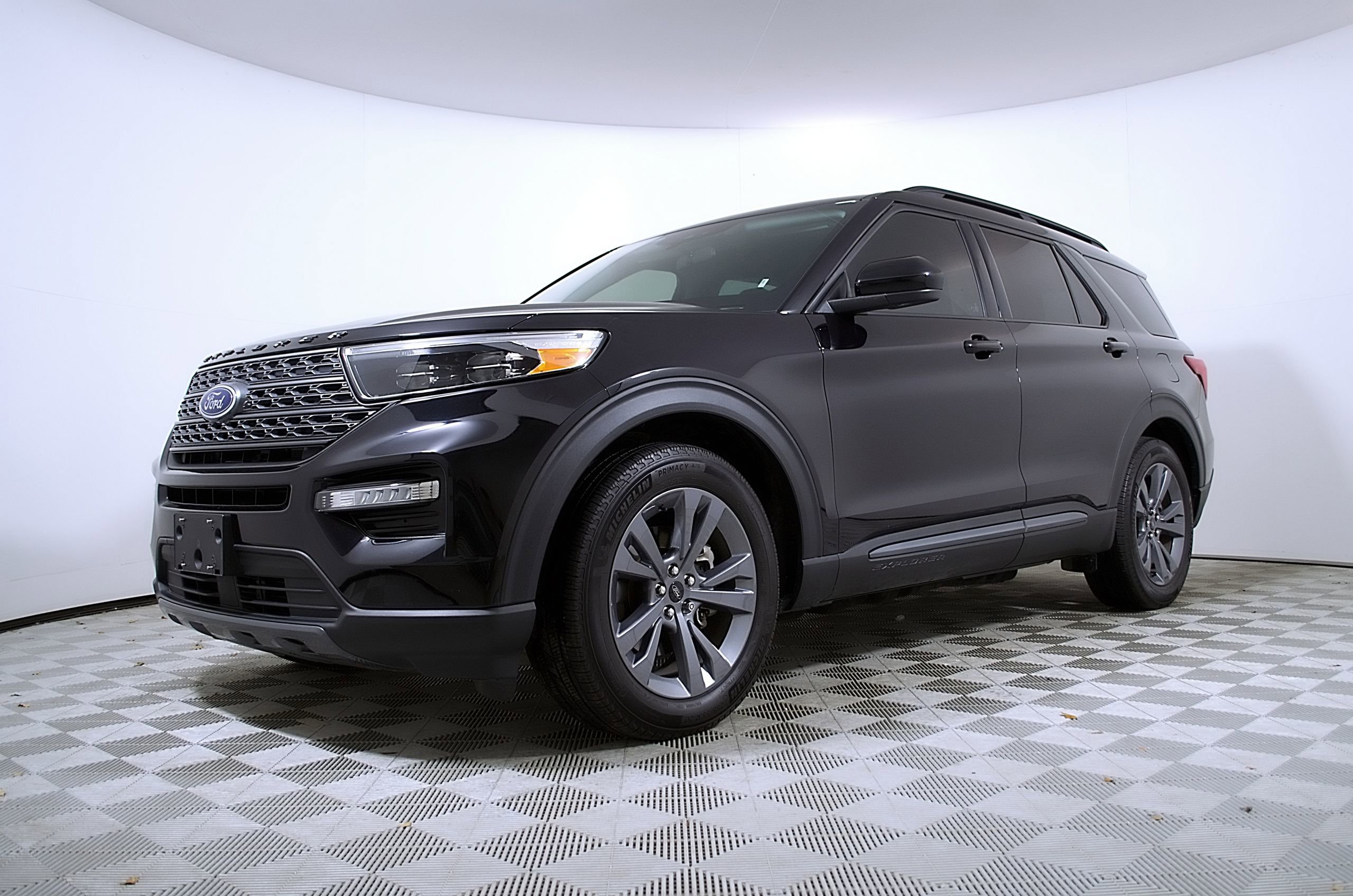 Used 2023 Ford Explorer XLT w/ Equipment Group 202A image 2