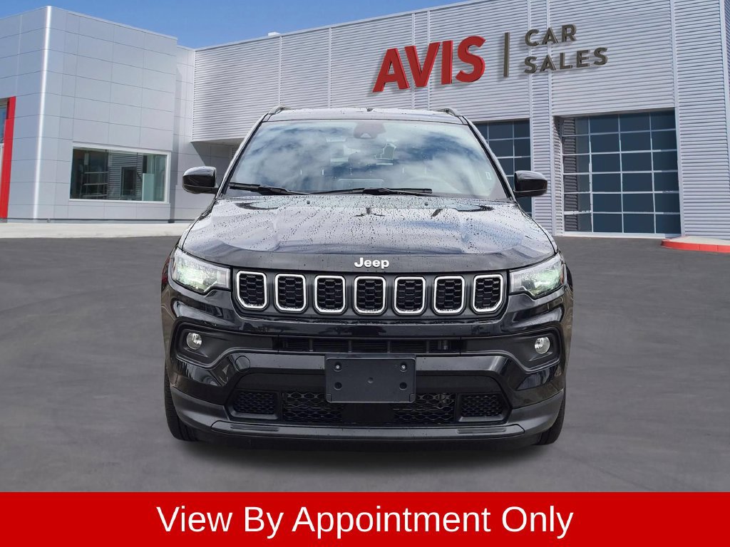 Used 2025 Jeep Compass Latitude AWD/4WD image 2