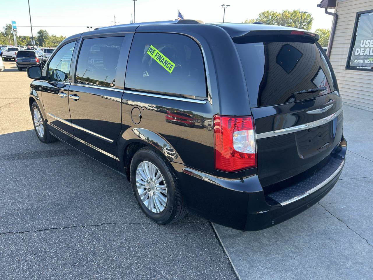 Used 2015 Chrysler Town & Country Limited Platinum FWD image 7