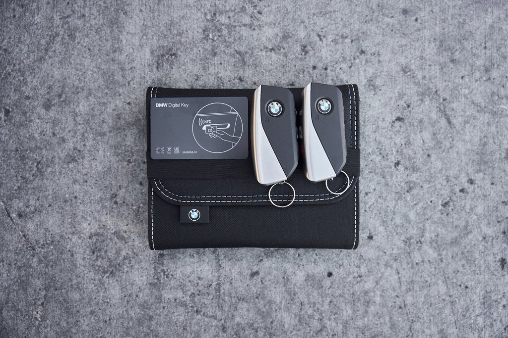 Used 2026 BMW 550e xDrive image 76