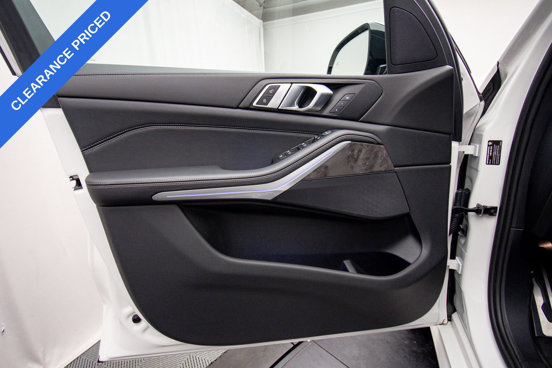 Used 2024 BMW X5 xDrive40i w/ M Sport Package AWD/4WD image 30