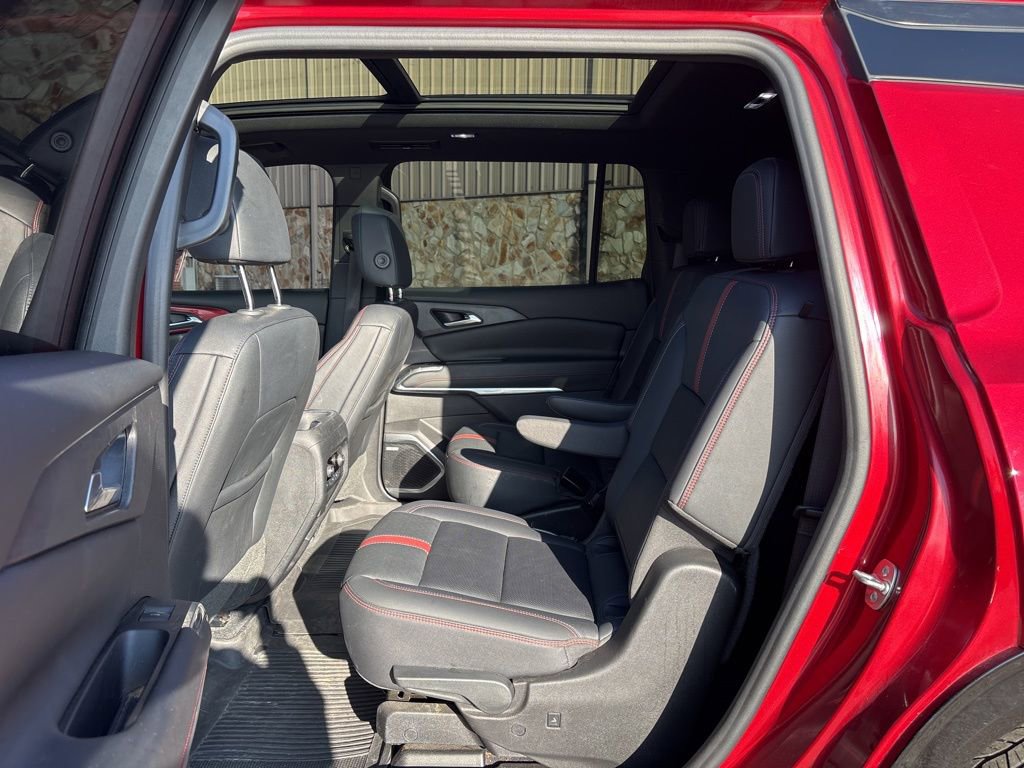 Used 2024 Chevrolet Traverse RS image 45