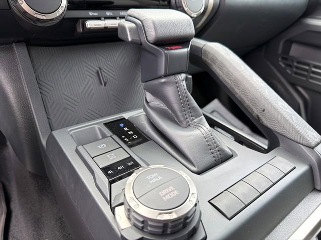 Used 2025 Toyota Tacoma TRD Sport AWD/4WD image 31