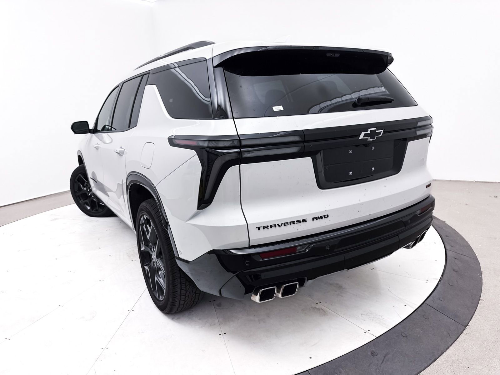 Used 2024 Chevrolet Traverse RS w/ LPO, Floor Liner Package image 8
