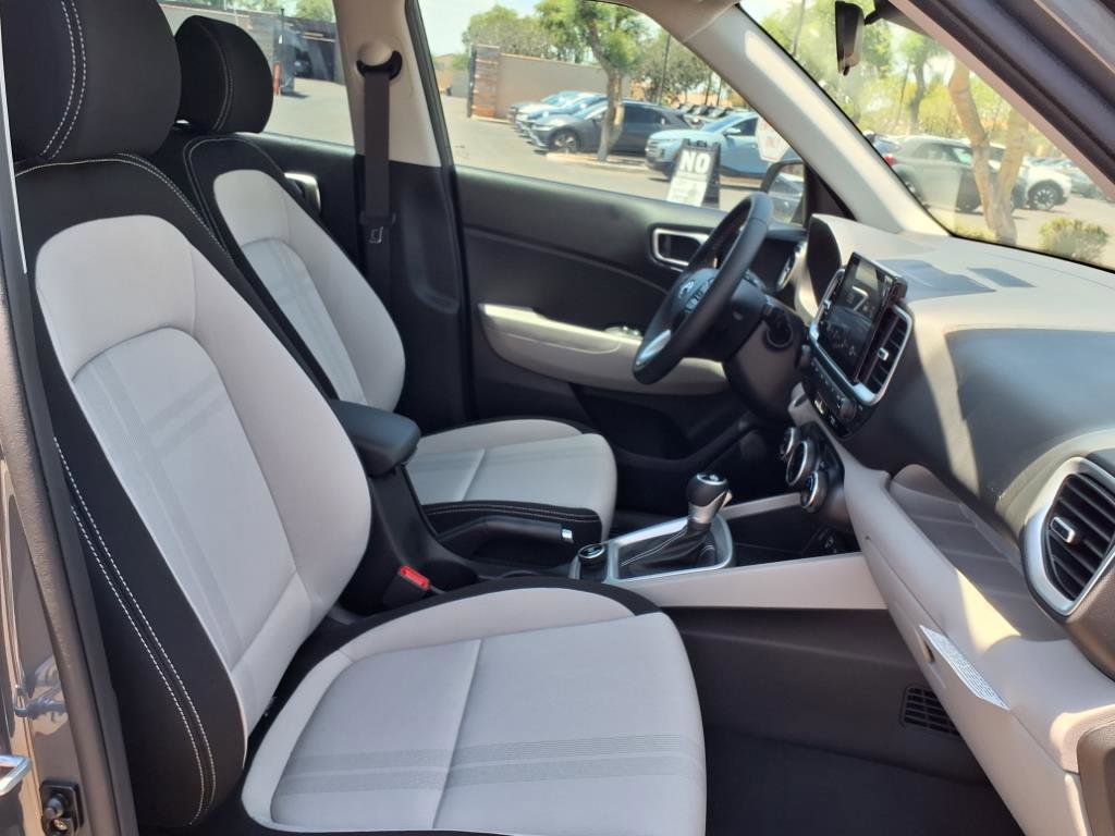 Certified 2025 Hyundai Venue SEL image 7