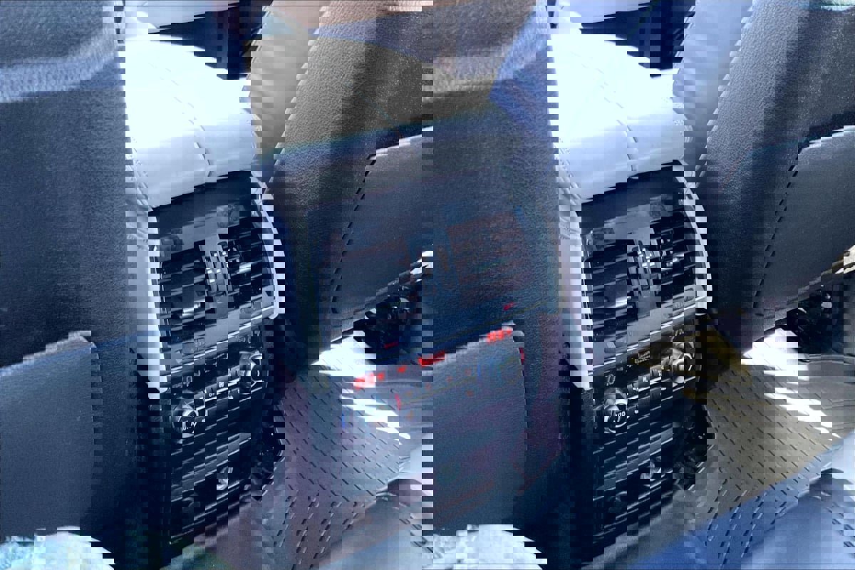 Used 2019 BMW X6 xDrive50i w/ M Sport Package image 32