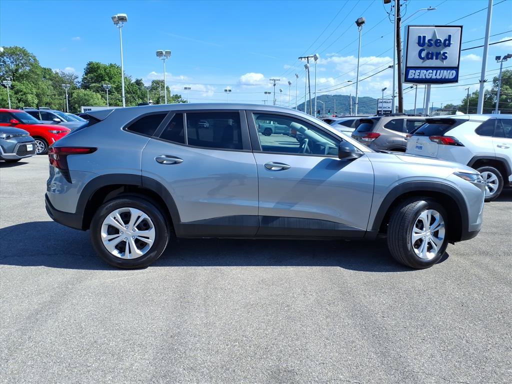 Used 2026 Chevrolet Trax LS w/ Driver Confidence Package FWD image 3