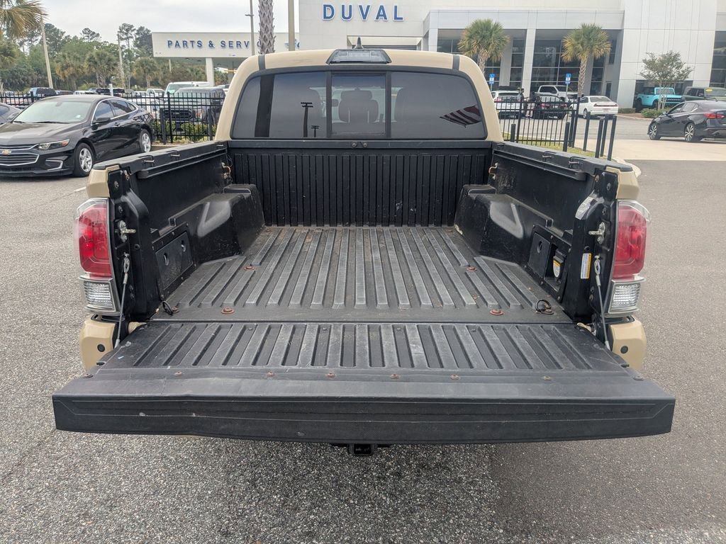 Used 2016 Toyota Tacoma Limited w/ Towing Package image 13