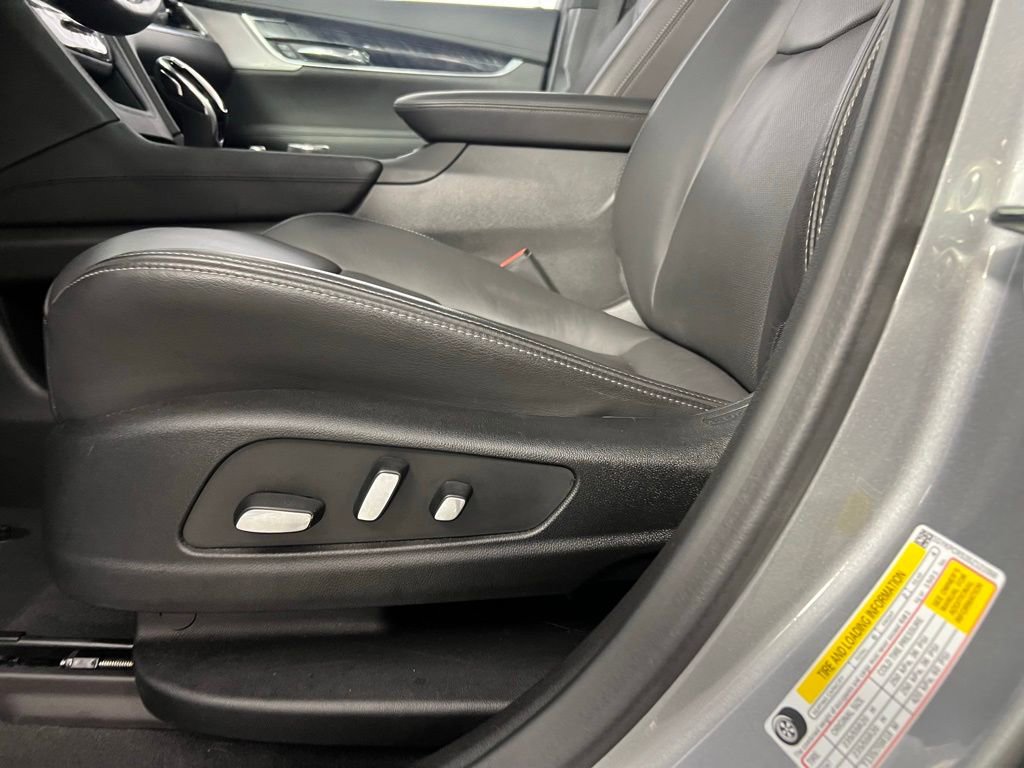 Used 2025 Cadillac XT6 Premium Luxury image 23
