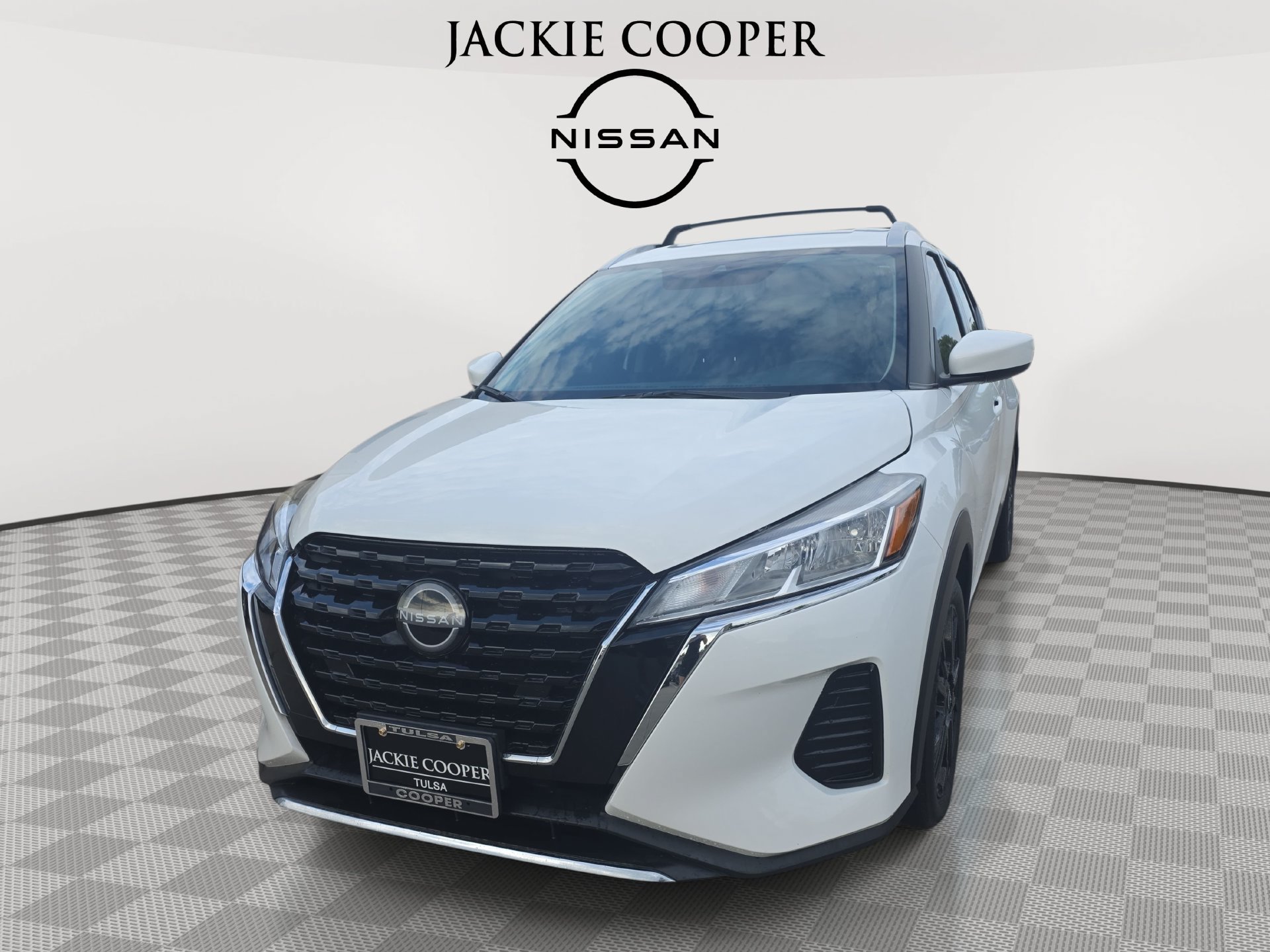 Used 2024 Nissan Kicks SV w/ Exterior Package FWD image 1