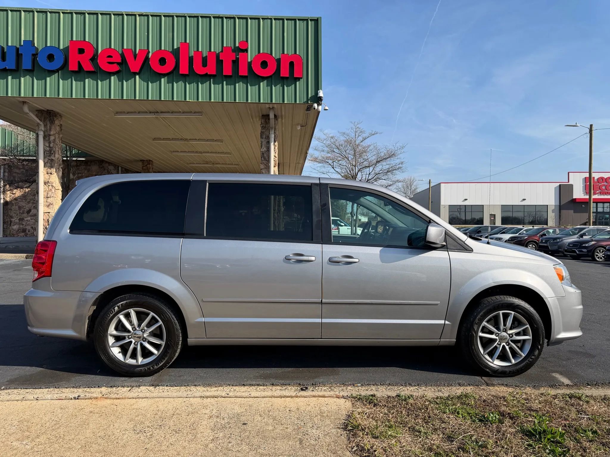 Used 2016 Dodge Grand Caravan SE image 8