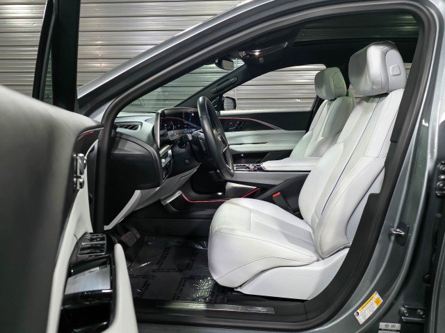 Used 2024 Cadillac Lyriq Luxury image 13