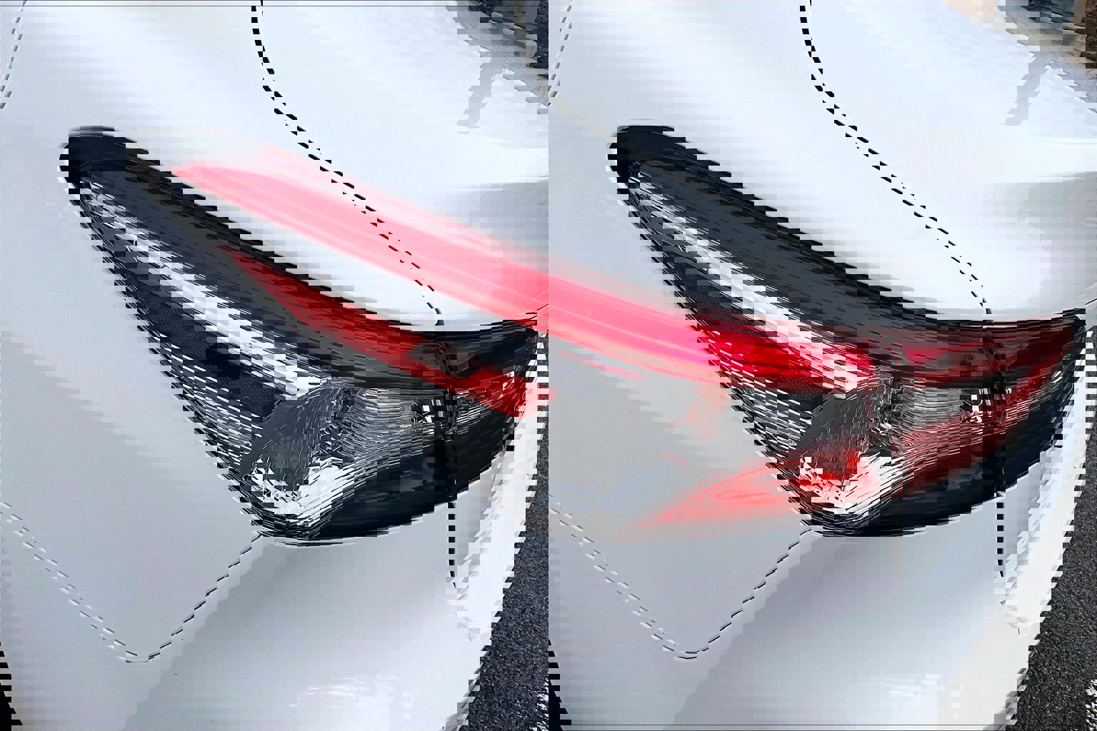 Used 2020 Toyota Camry LE image 25