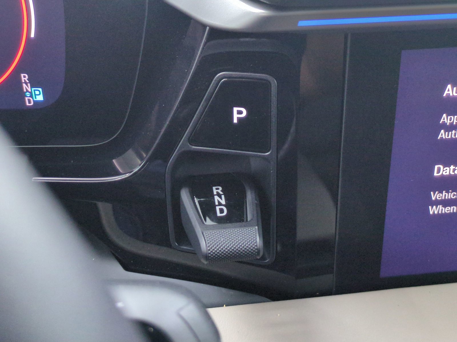 Certified 2025 Porsche Macan Electric RWD image 13