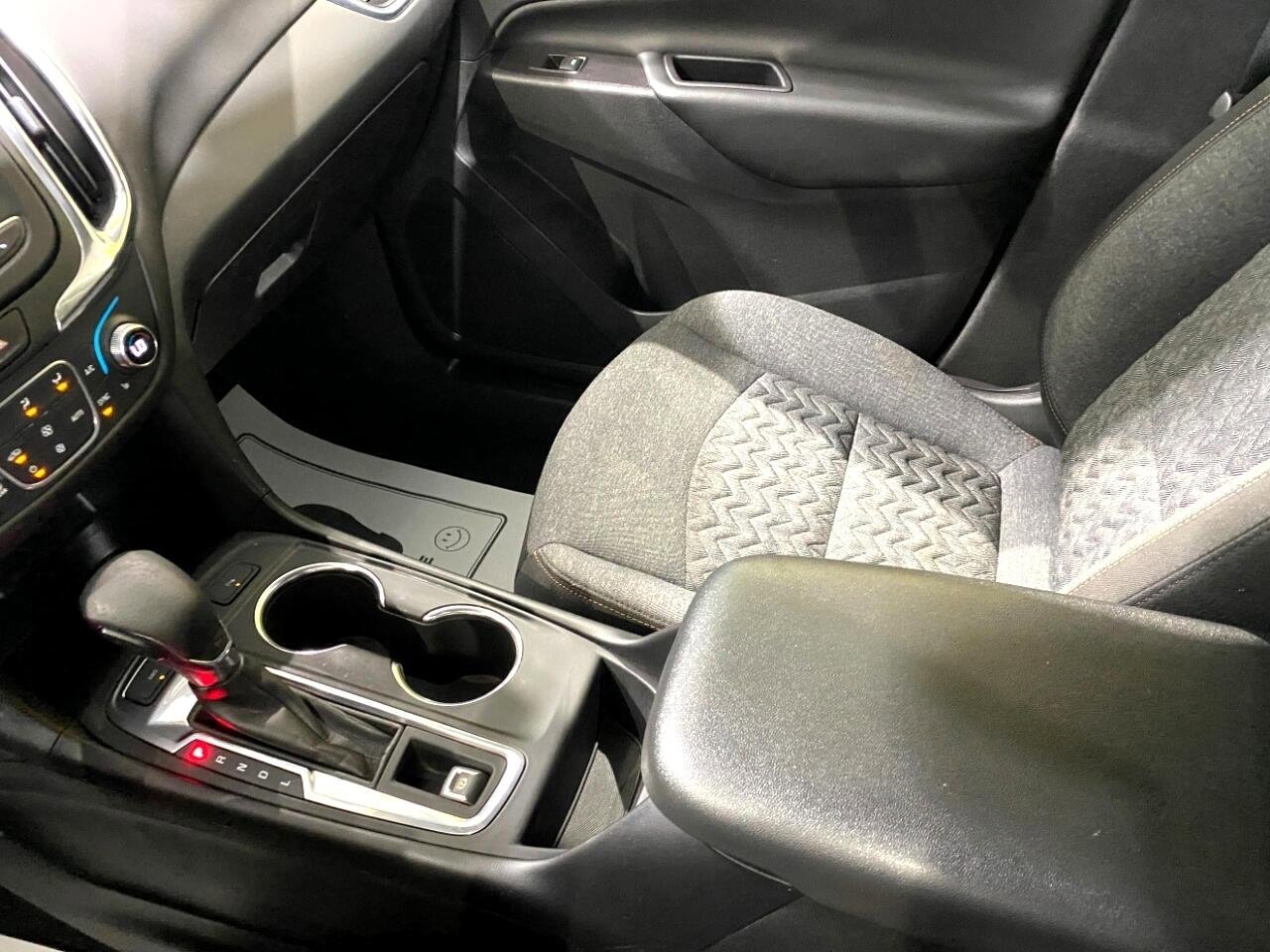 Used 2022 Chevrolet Equinox LT w/ Driver Convenience Package image 16