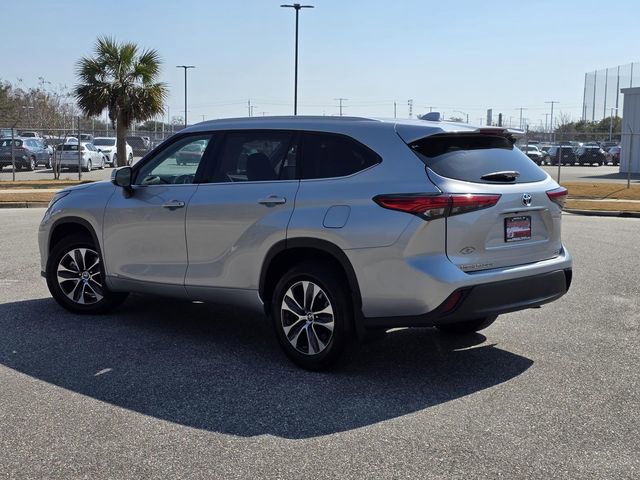 Used 2022 Toyota Highlander XLE image 4
