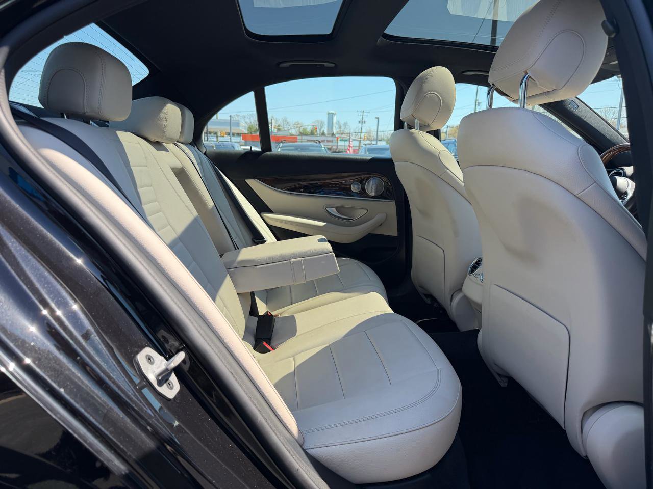 Used 2019 Mercedes-Benz E 300 4MATIC image 25