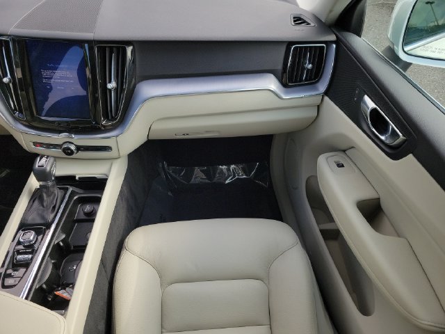 Used 2020 Volvo XC60 T5 Momentum AWD/4WD image 19