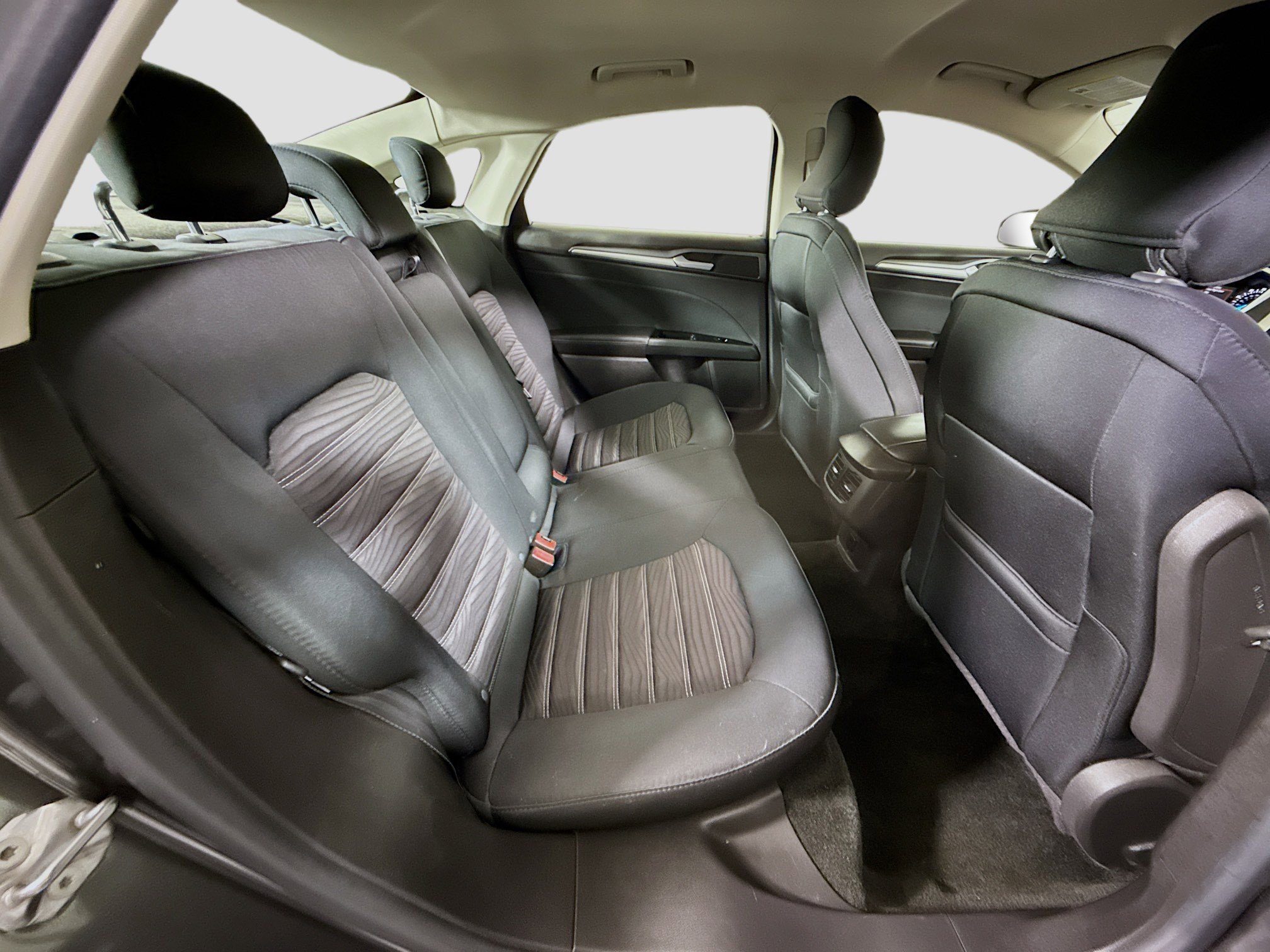 Used 2016 Ford Fusion SE image 26