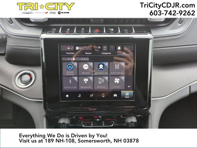 New 2025 Jeep Grand Cherokee Altitude image 18