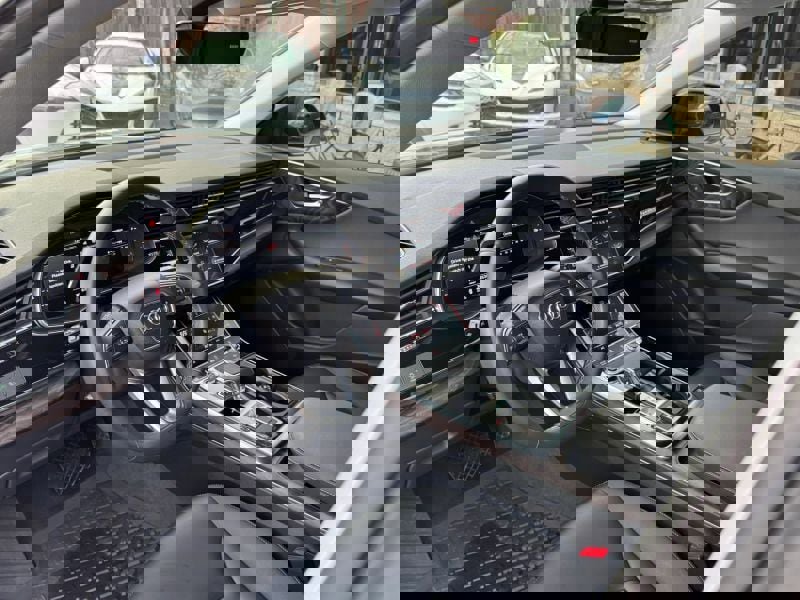 Used 2022 Audi Q8 Premium w/ Convenience Package image 8