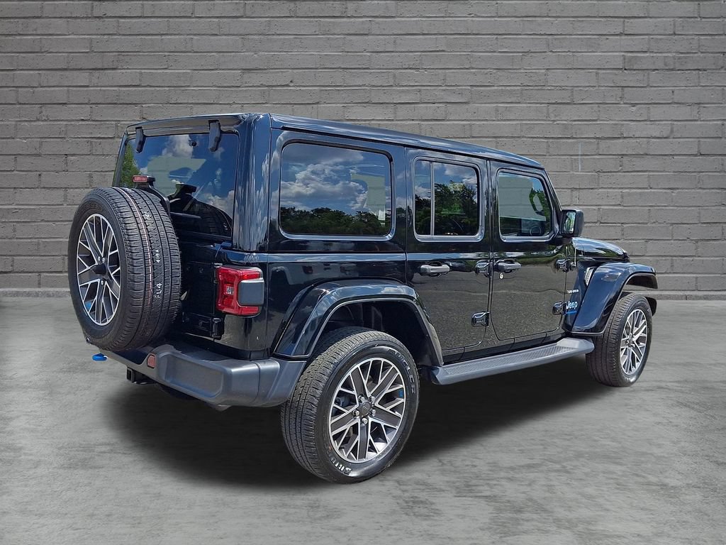Used 2023 Jeep Wrangler Unlimited Sahara w/ Cold Weather Group AWD/4WD image 12