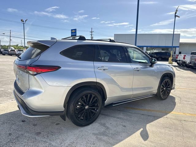 Used 2023 Toyota Highlander XSE FWD image 11