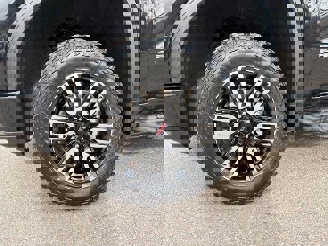 Used 2023 GMC Sierra 1500 AT4 w/ Technology Package image 27