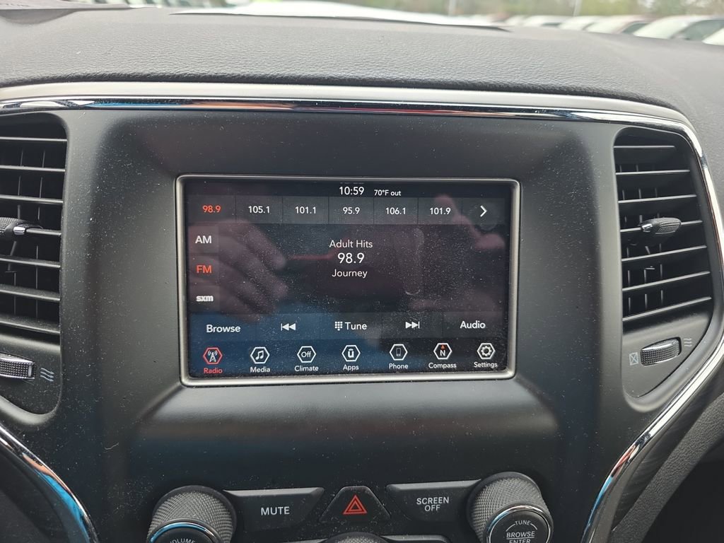 Used 2020 Jeep Grand Cherokee Laredo AWD/4WD image 17