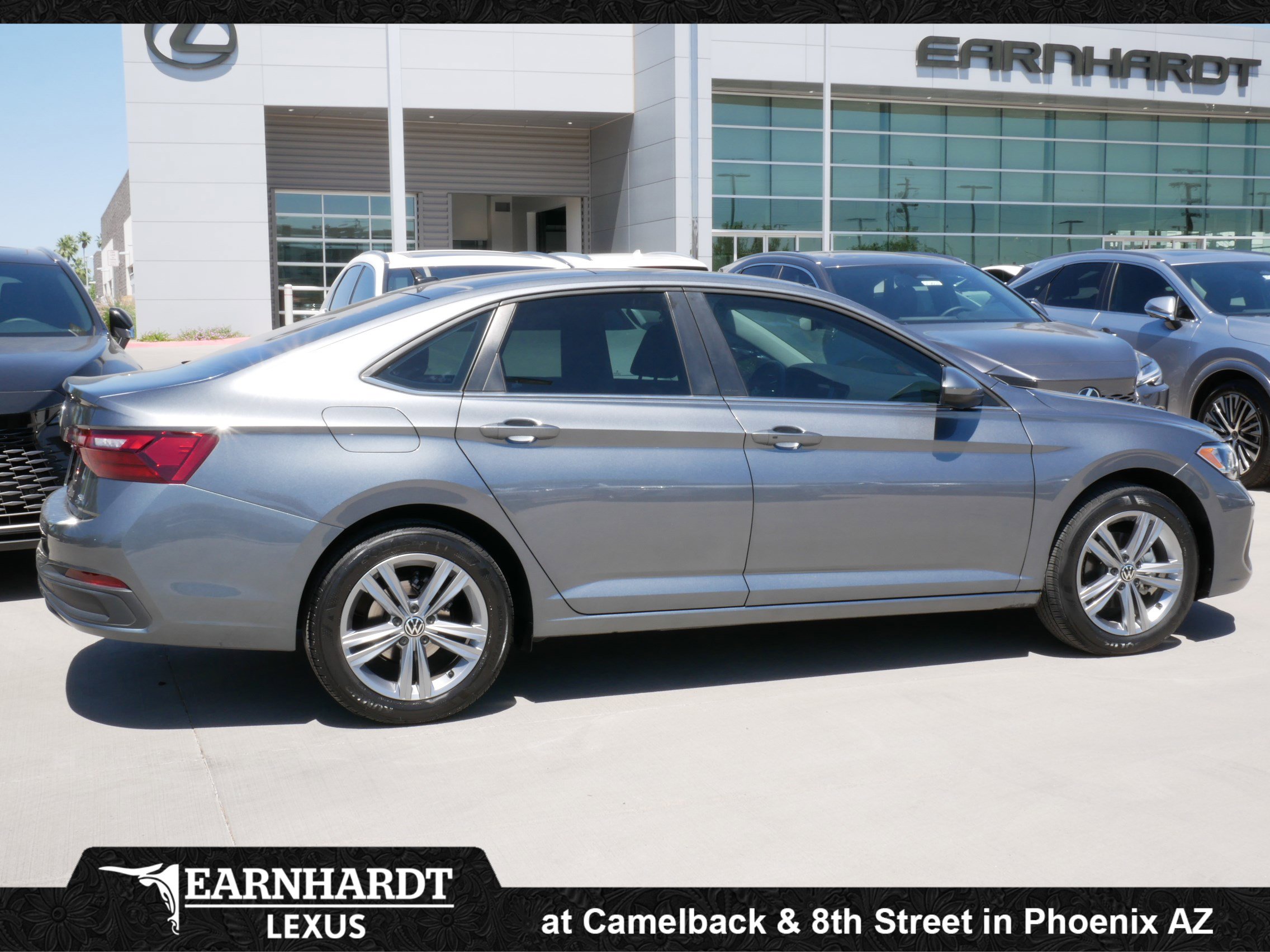 Used 2024 Volkswagen Jetta SE w/ Panoramic Sunroof Package image 9