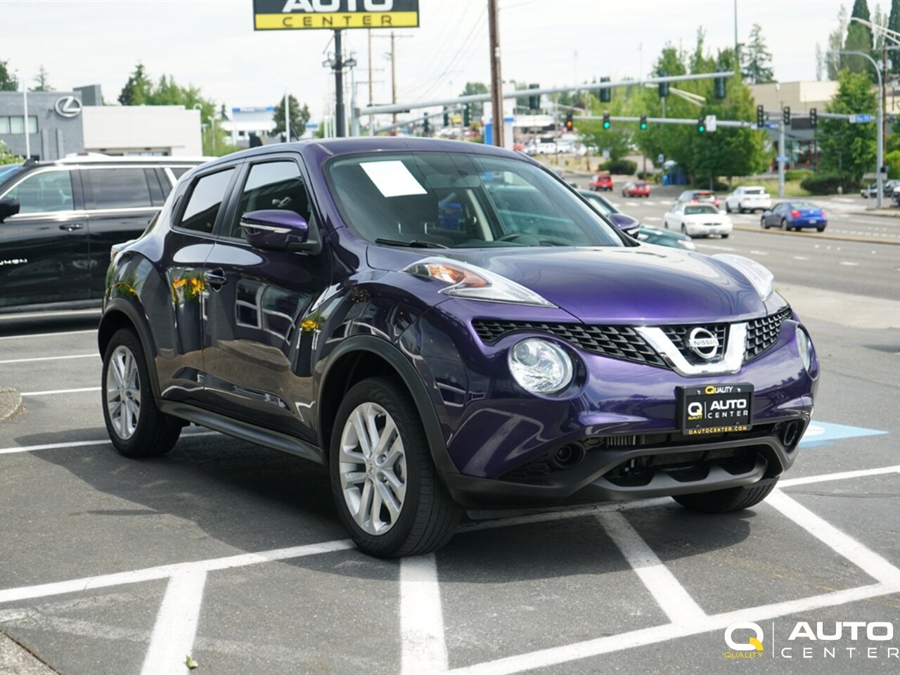 Used 2016 Nissan Juke SV AWD/4WD image 3