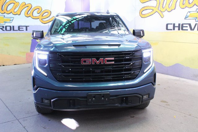 Used 2024 GMC Sierra 1500 Elevation w/ Elevation Premium Package image 3