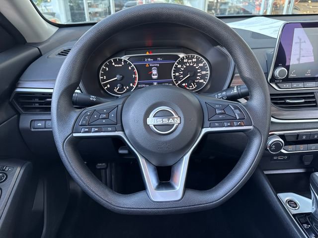 Used 2025 Nissan Altima 2.5 SV FWD image 14