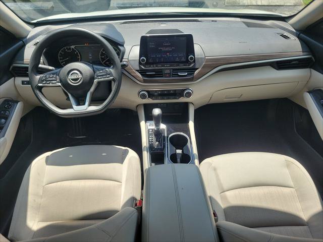 Used 2024 Nissan Altima 2.5 SV FWD image 11