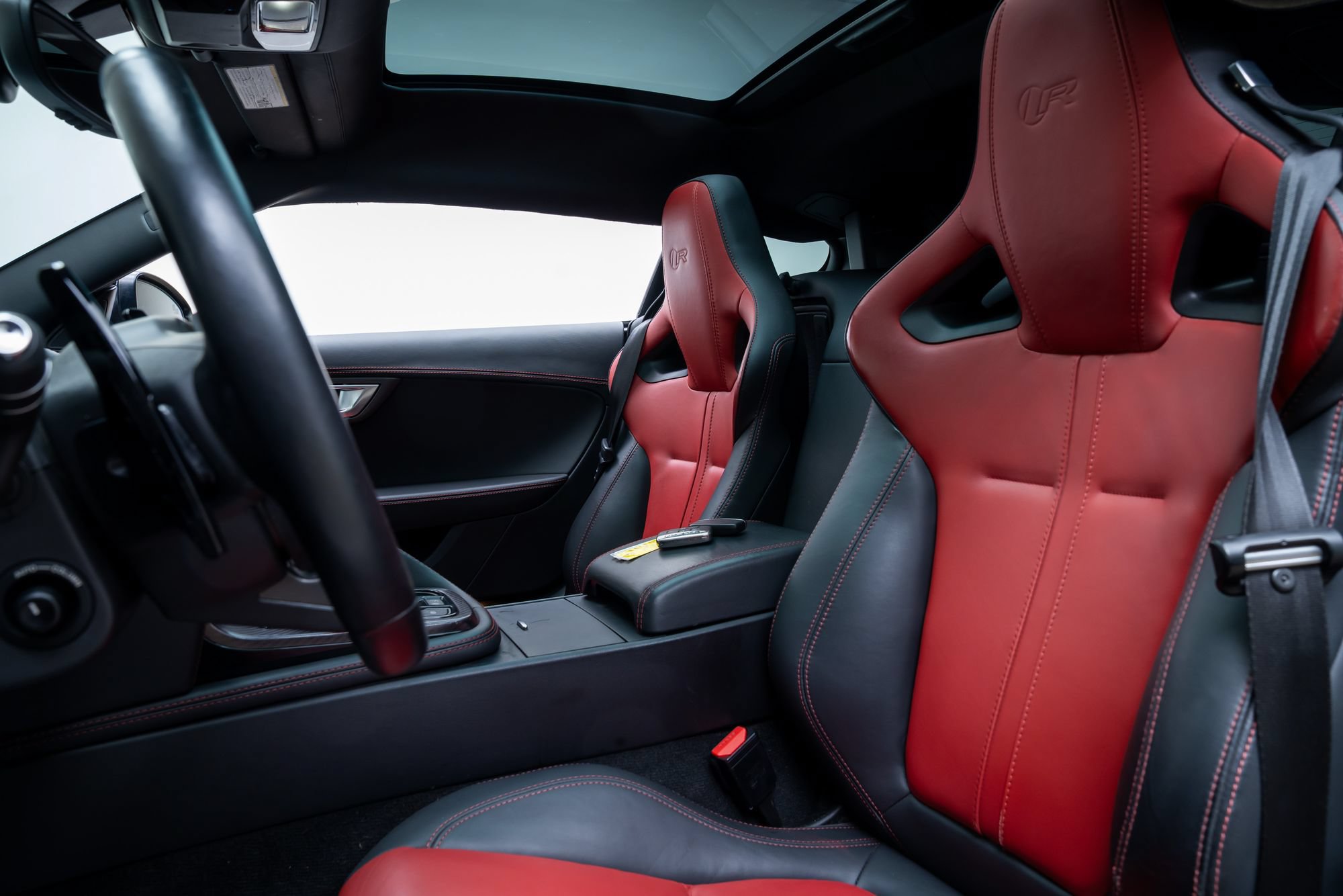 Used 2015 Jaguar F-TYPE R RWD image 16