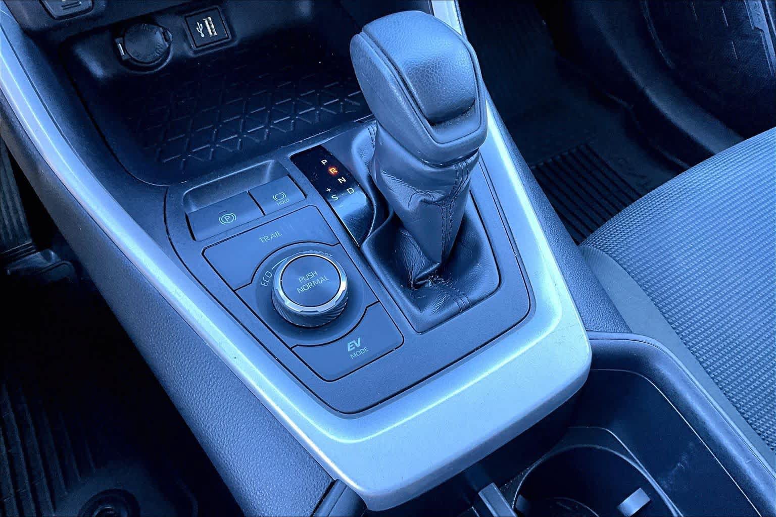 Certified 2024 Toyota RAV4 LE AWD/4WD image 33