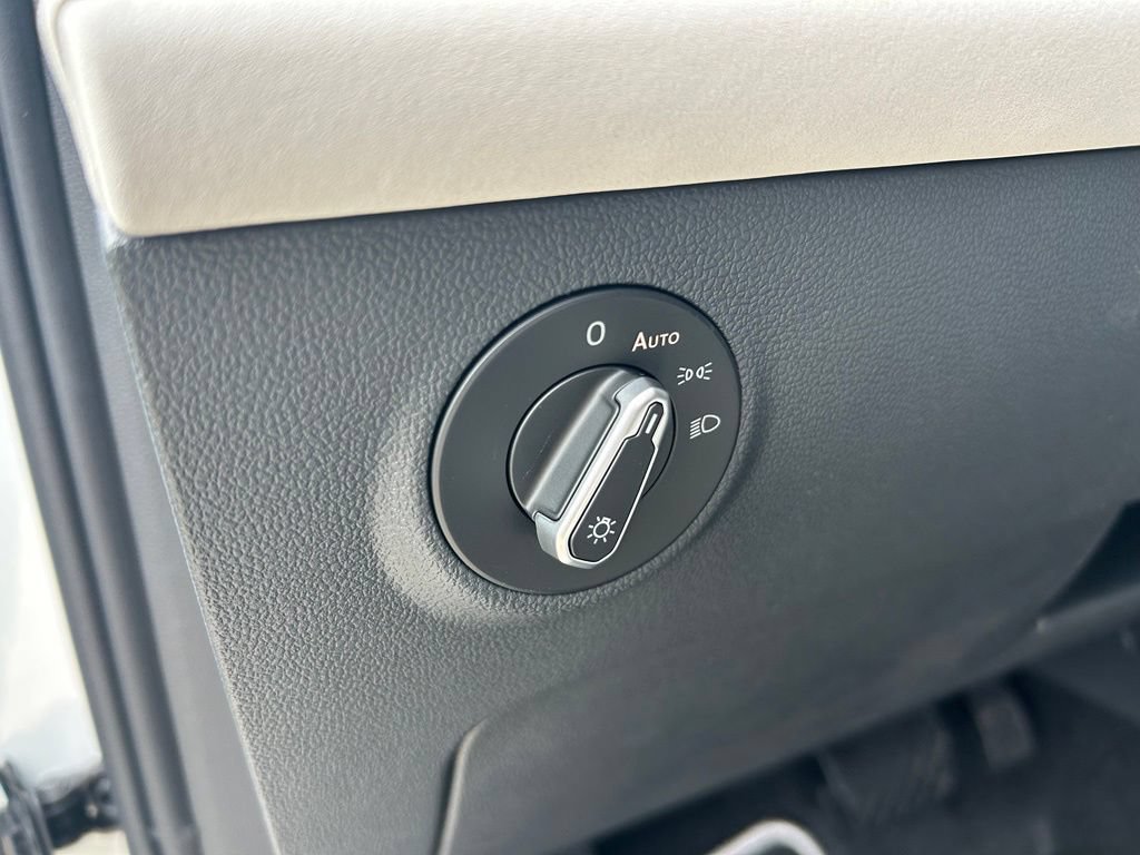 New 2026 Volkswagen Taos SE FWD image 46