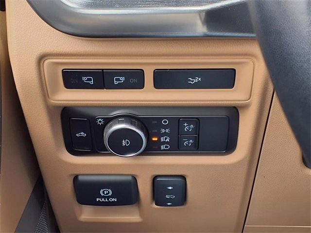 Used 2023 Ford F150 Lariat w/ Trailer Tow Package image 19