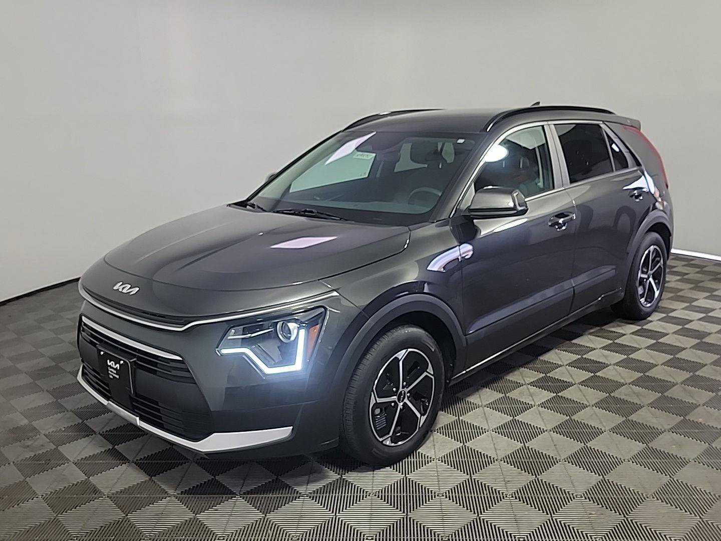 Certified 2023 Kia Niro EX FWD image 11