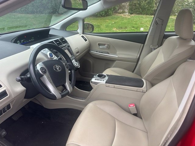 Used 2014 Toyota Prius V Five FWD image 5