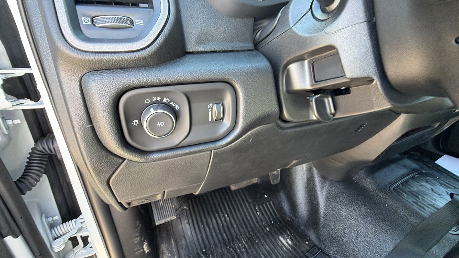 New 2026 RAM 5500 Tradesman w/ Chrome Appearance Group AWD/4WD image 22