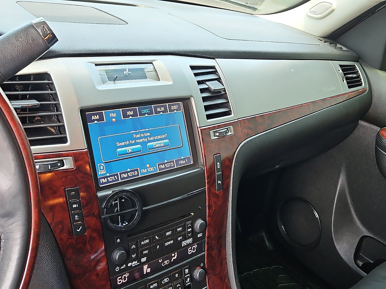 Used 2014 Cadillac Escalade Luxury RWD image 17