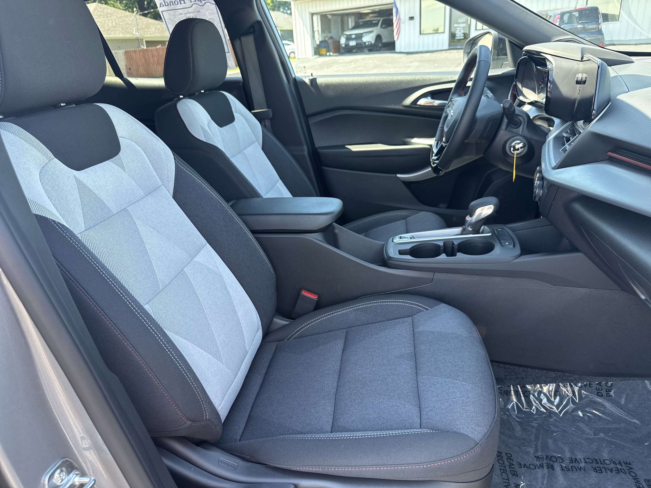 Used 2025 Chevrolet Trax RS w/ Driver Confidence Package FWD image 17