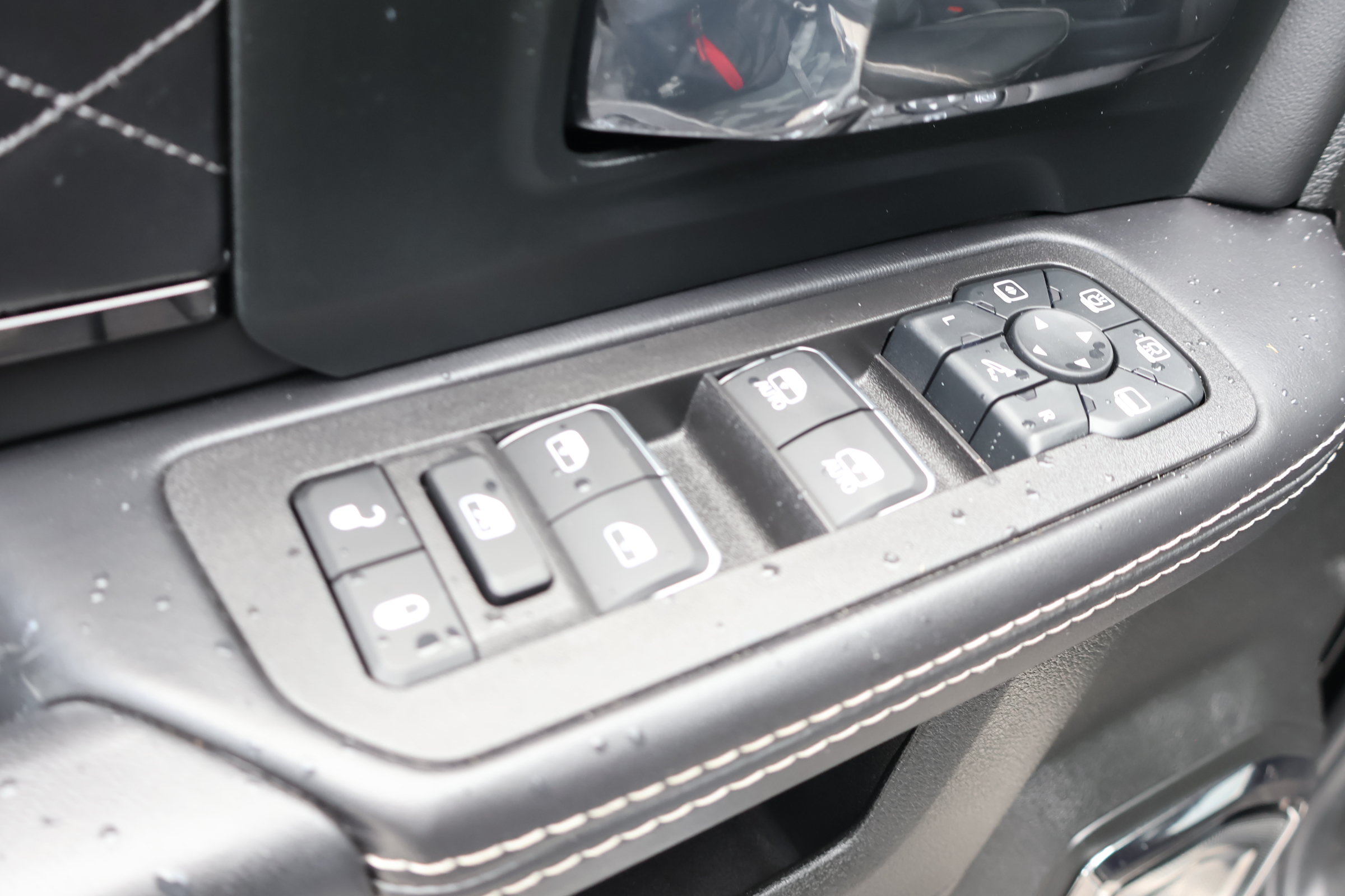 Used 2025 RAM 2500 Limited AWD/4WD image 17