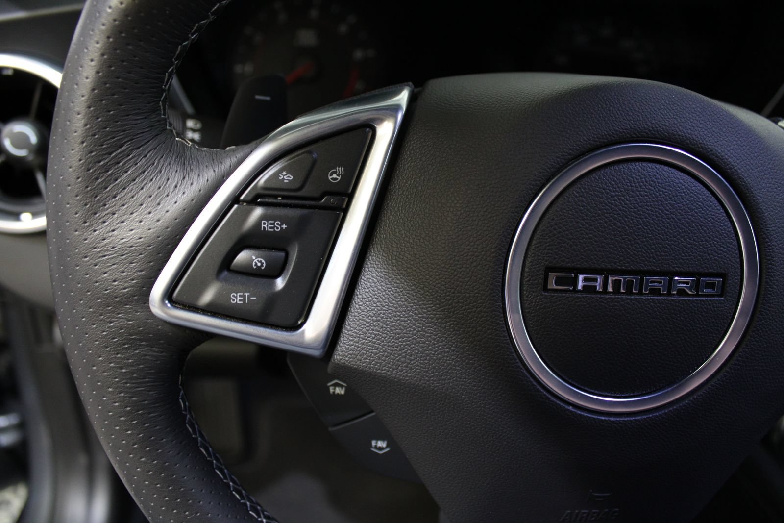 Used 2019 Chevrolet Camaro SS w/ LPO, Ground Effects Package RWD image 28